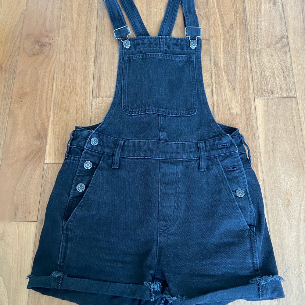 Madewell Adirondack dungaree shorts in black denim XXS